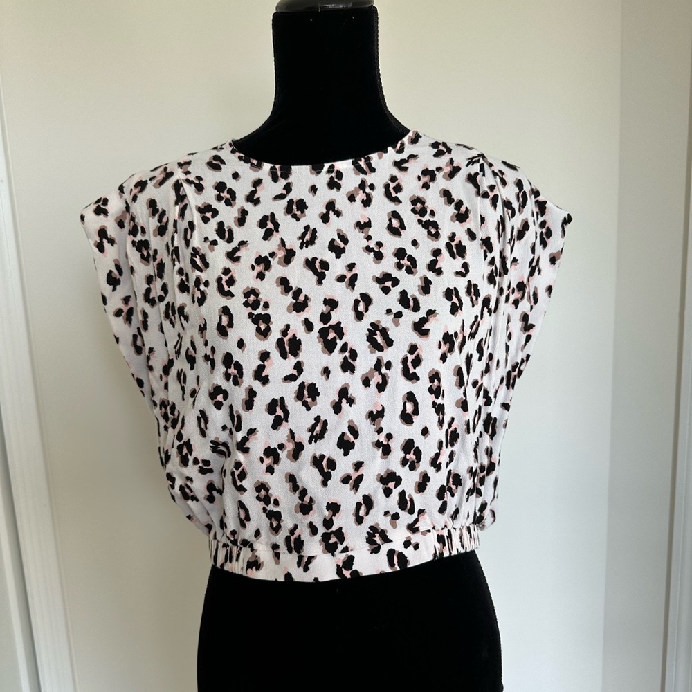 Express Women’s Padded Shoulder Cinch Cheetah Top-Size L